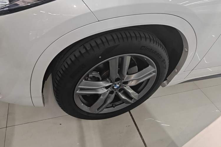 Used BMW X2 2022 sDrive25i M Sport Package Left Front Wheel Hub