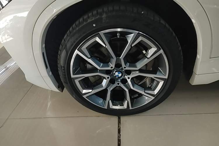 Used BMW X2 2022 xDrive25i Midnight Edition Left Front Wheel Hub