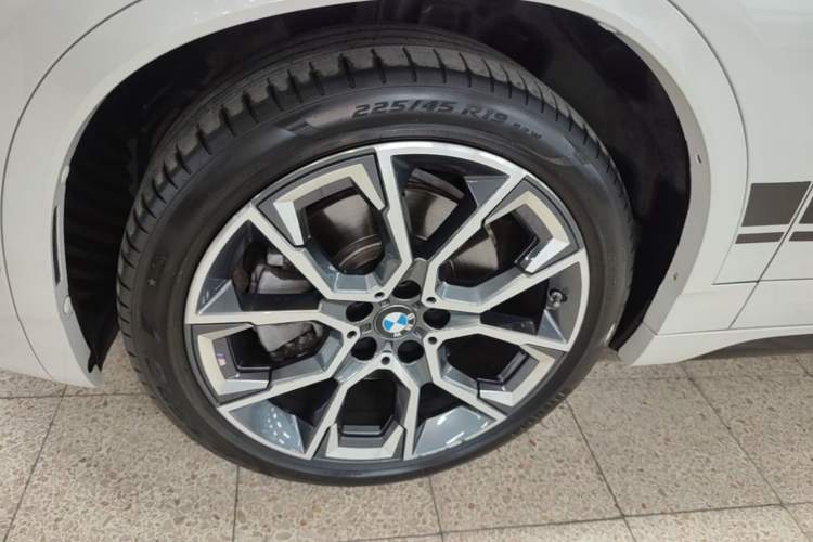 Used BMW X2 2022 xDrive25i Midnight Edition Left Front Wheel Hub