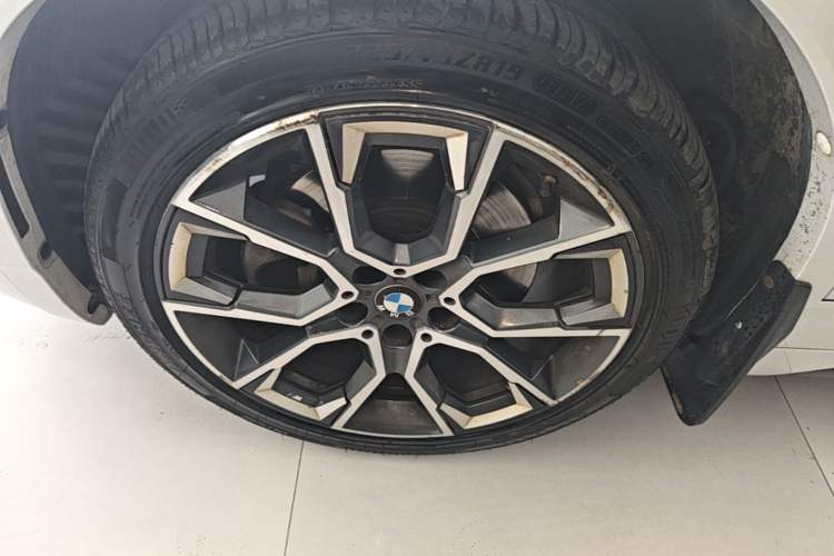 Used BMW X2 2022 xDrive25i Midnight Edition Left Front Wheel Hub