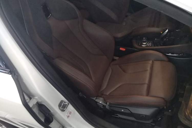 Used BMW X2 2022 xDrive25i Midnight Edition Right Front Seat