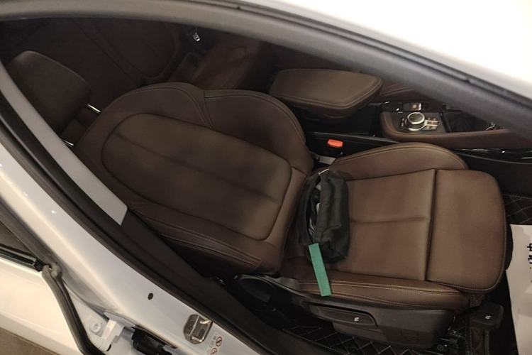 Used BMW X2 2022 sDrive25i M Sport Package Right Front Seat