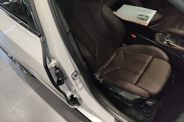 Used BMW X2 2022 sDrive25i Midnight Edition Right Front Seat