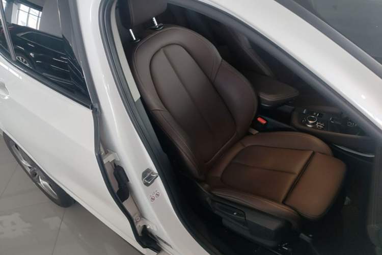 Used BMW X2 2022 sDrive25i M Sport Package Right Front Seat