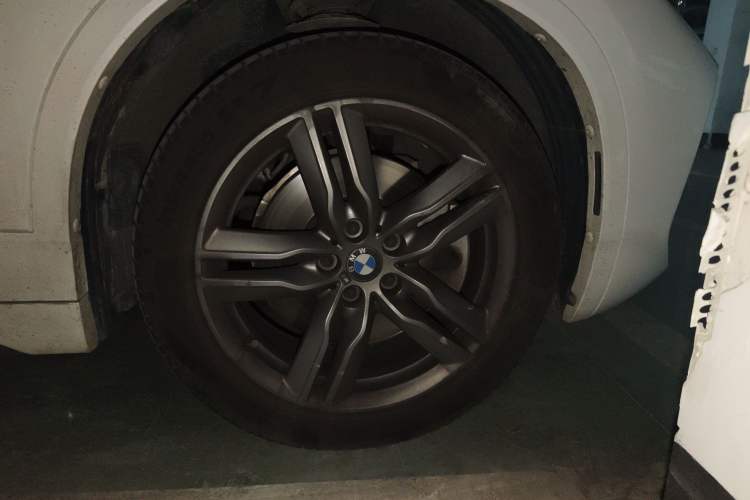 Used BMW X2 2022 sDrive25i M Sport Package Right Front Wheel Hub