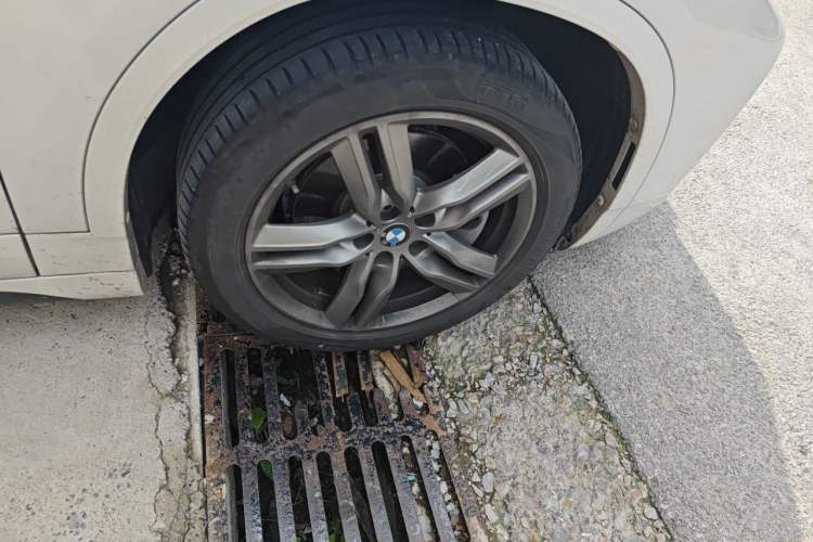 Used BMW X2 2022 sDrive25i M Sport Package Right Front Wheel Hub