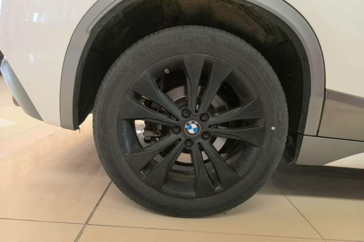 Used BMW X2 2022 sDrive25i M Sport Package Right Rear Wheel Hub