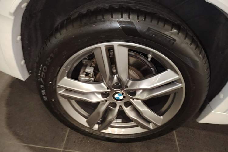 Used BMW X2 2022 sDrive25i M Sport Package Right Rear Wheel Hub