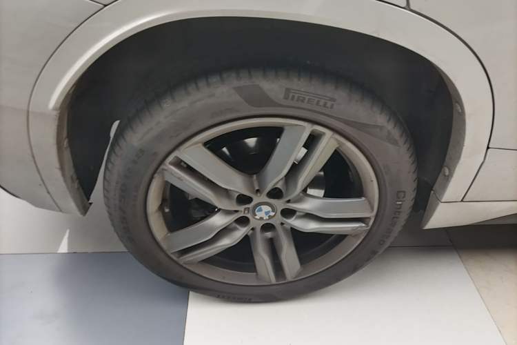 Used BMW X2 2022 sDrive25i M Sport Package Right Rear Wheel Hub