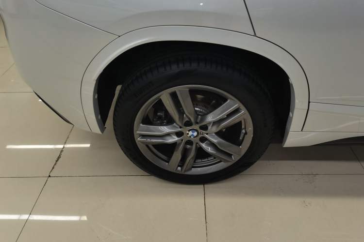 Used BMW X2 2022 sDrive25i M Sport Package Right Rear Wheel Hub