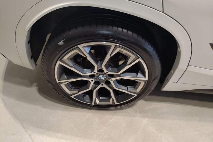 Used BMW X2 2022 xDrive25i Midnight Edition Right Rear Wheel Hub