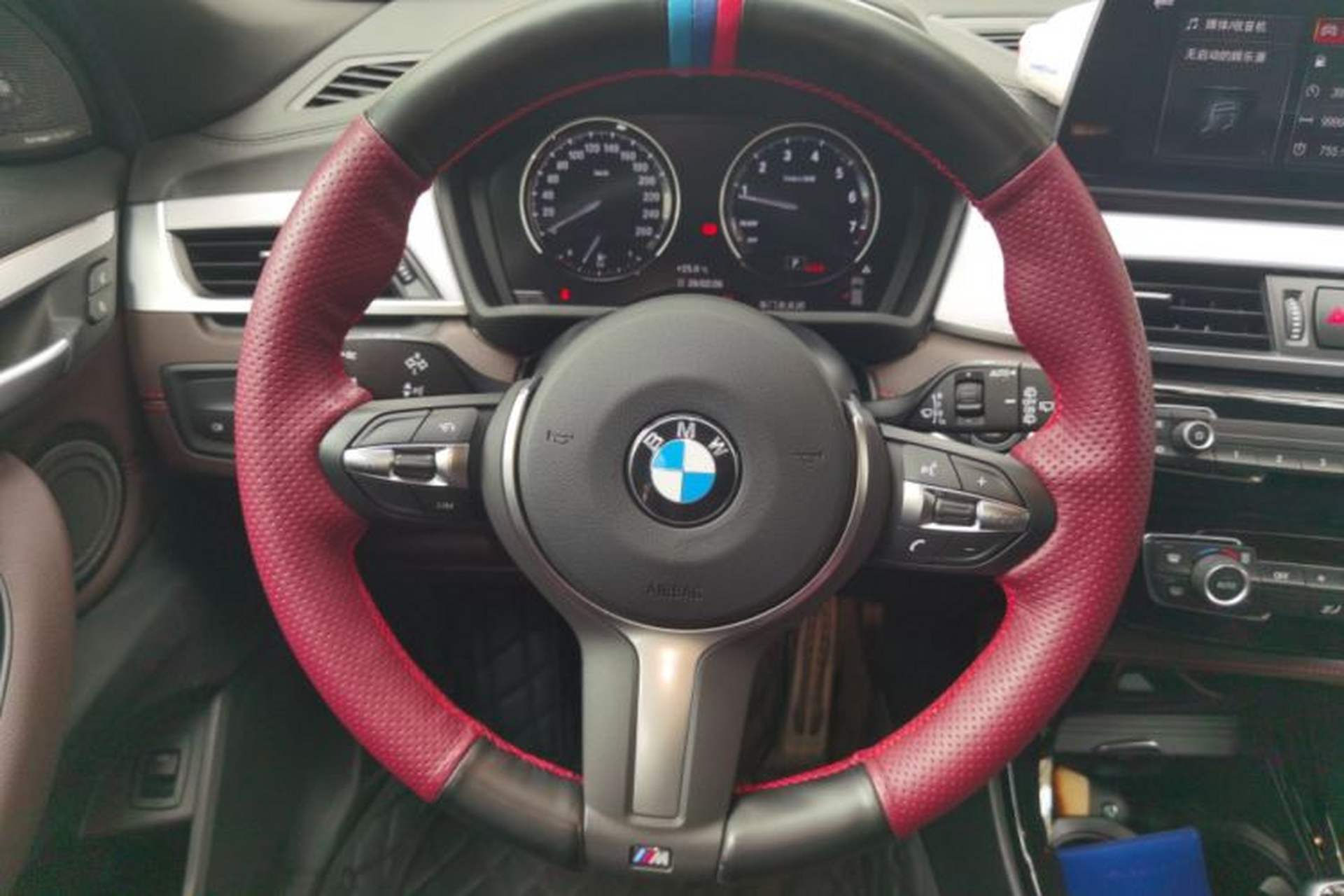 Used BMW X2 2022 xDrive25i Midnight Edition Steering Wheel