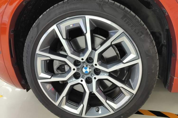 Used BMW X2 2022 xDrive25i Midnight Edition Left Front Wheel Hub