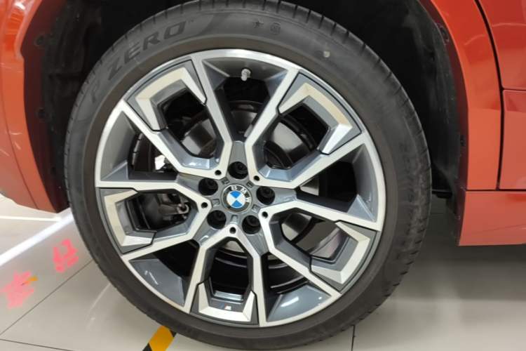 Used BMW X2 2022 xDrive25i Midnight Edition Right Rear Wheel Hub