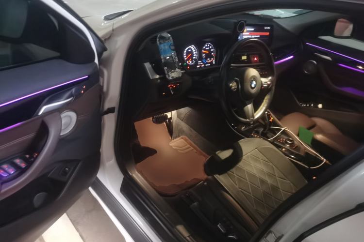Used BMW X2 2023 sDrive25i M Sport Package Driver Seat