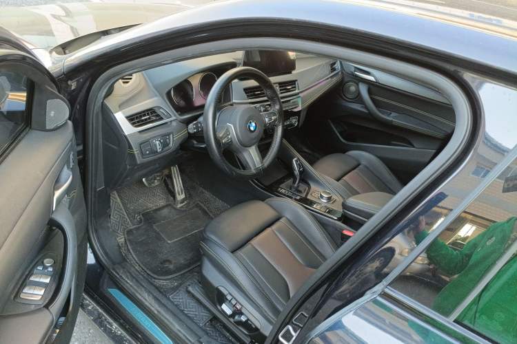 Used BMW X2 2023 xDrive 25i Shining Edition Driver Seat