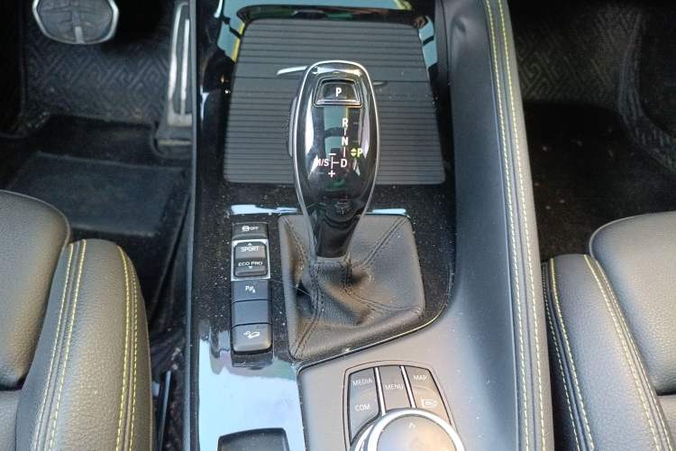 Used BMW X2 2023 xDrive 25i Shining Edition Gear Lever