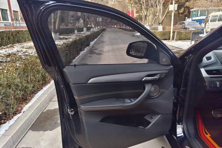 Used BMW X2 2023 sDrive 25i Shining Edition Interior 9