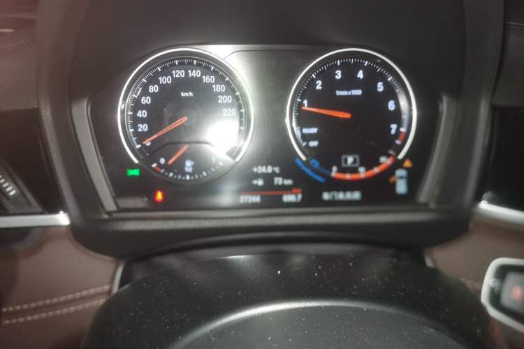 Used BMW X2 2023 sDrive25i M Sport Package Odometer Close Up