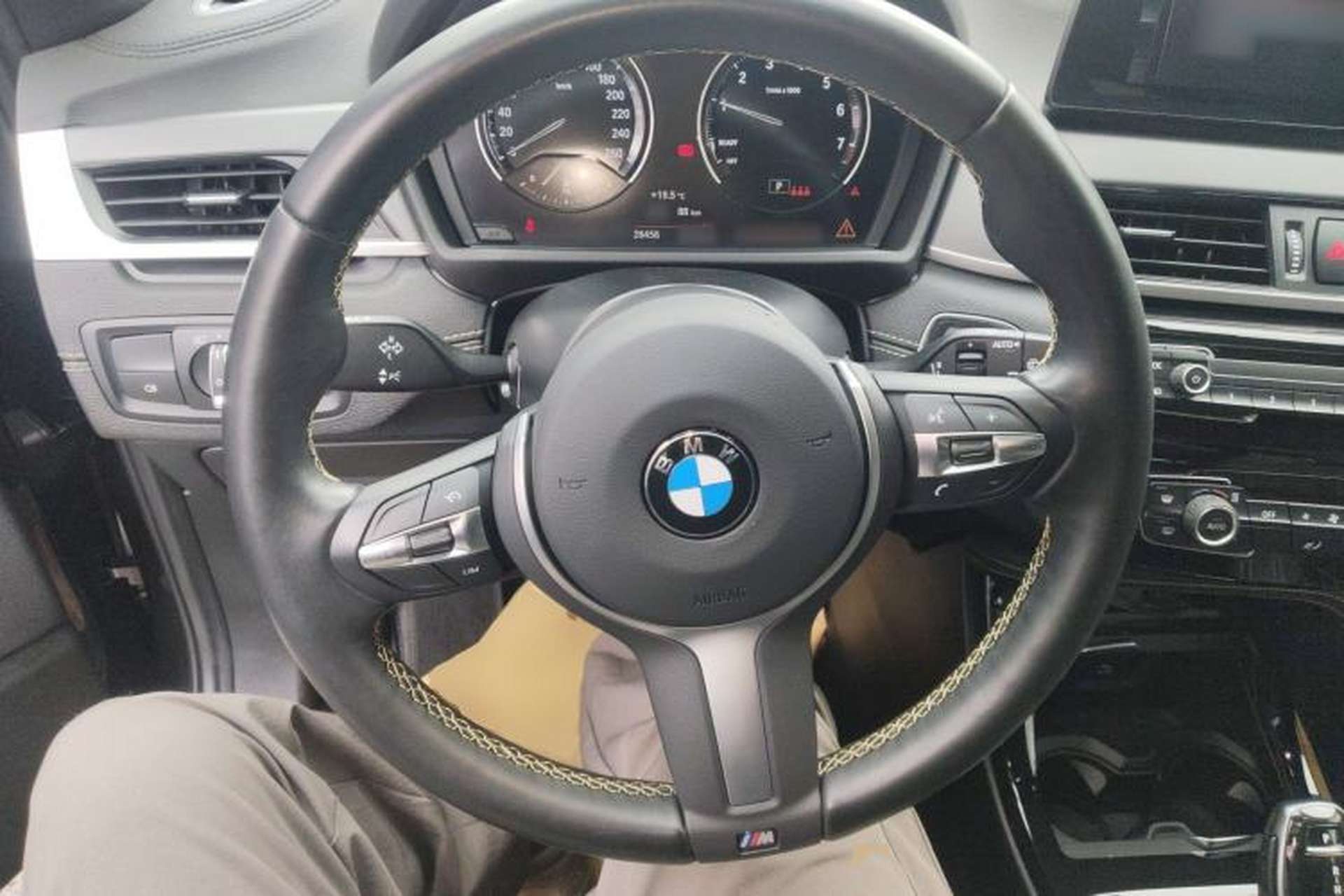 Used BMW X2 2023 xDrive 25i Shining Edition Steering Wheel
