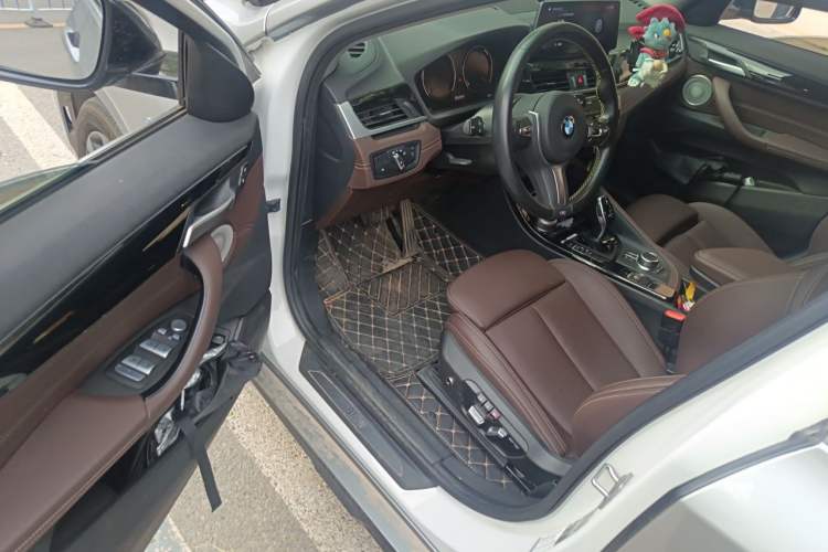 Used BMW X2 2023 sDrive25i M Sport Package Driver Seat