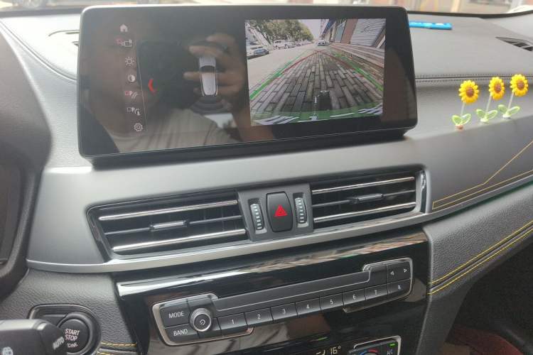 Used BMW X2 2023 sDrive 25i Shining Edition Audio And AC Panel
