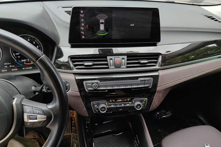 Used BMW X2 2023 sDrive25i M Sport Package Audio And AC Panel