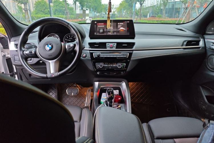 Used BMW X2 2023 sDrive 25i Shining Edition Center Console