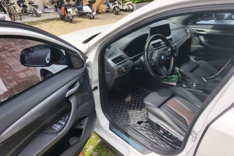 Used BMW X2 2023 xDrive 25i Shining Edition Driver Seat
