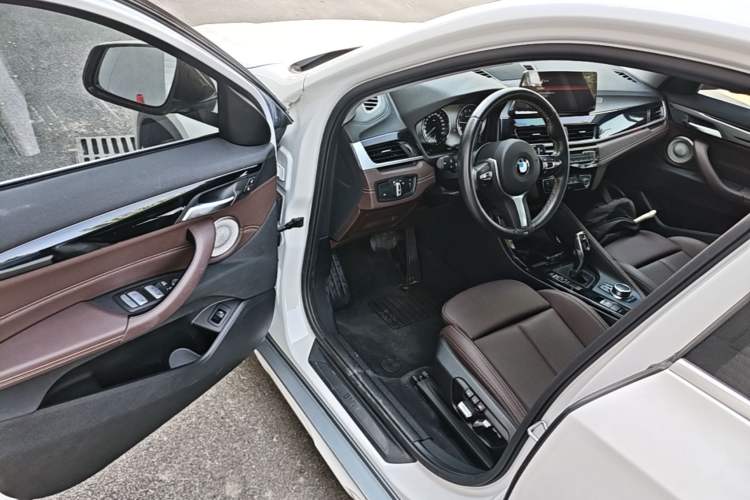 Used BMW X2 2023 sDrive25i M Sport Package Driver Seat