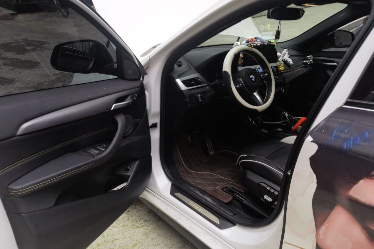 Used BMW X2 2023 xDrive 25i Shining Edition Driver Seat