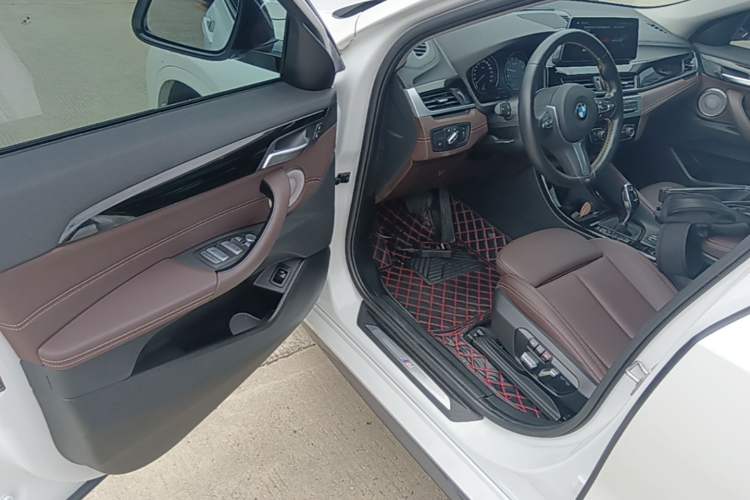 Used BMW X2 2023 sDrive25i M Sport Night Edition Driver Seat