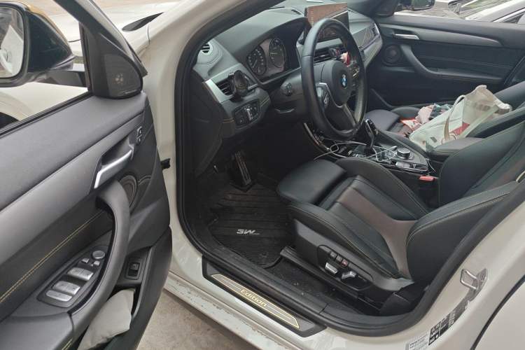 Used BMW X2 2023 xDrive 25i Shining Edition Driver Seat