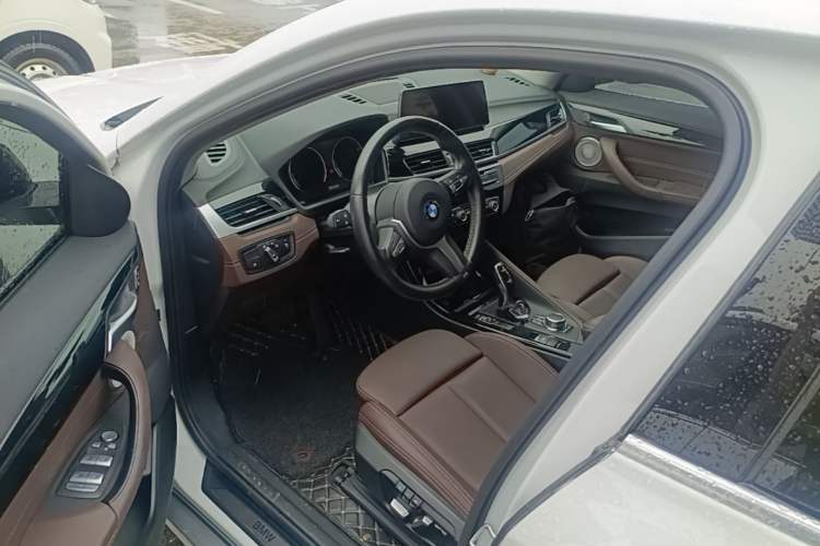 Used BMW X2 2023 sDrive25i M Sport Package Driver Seat