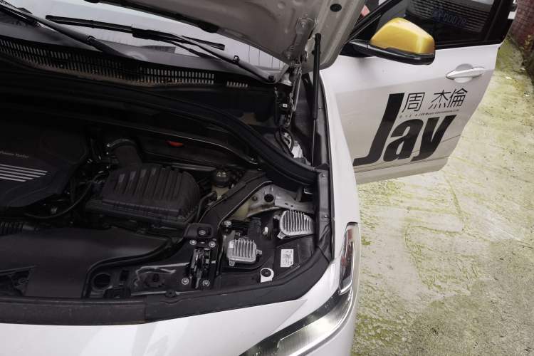 Used BMW X2 2023 xDrive 25i Shining Edition Engine Bay Left