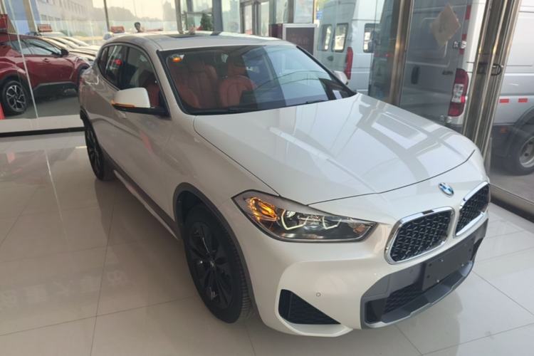 Used BMW X2 2023 sDrive25i M Sport Package Front Right 45 Deg