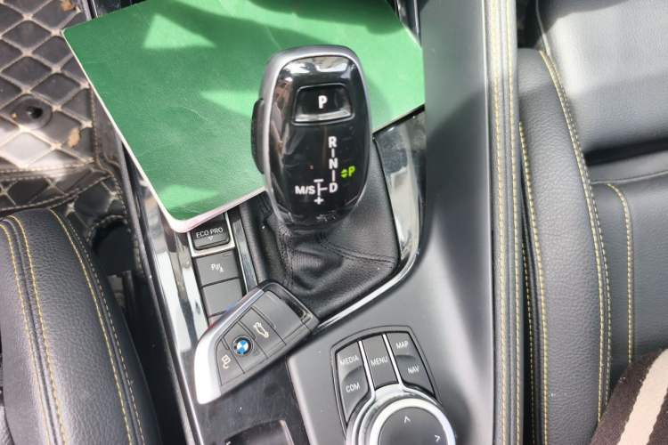 Used BMW X2 2023 xDrive 25i Shining Edition Gear Lever