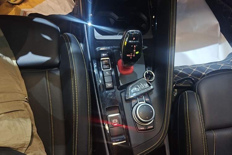 Used BMW X2 2023 xDrive 25i Shining Edition Gear Lever
