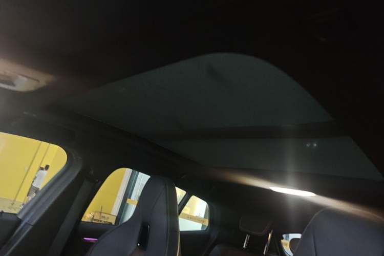 Used BMW X2 2023 xDrive 25i Shining Edition Headliner