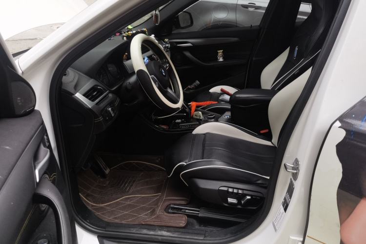Used BMW X2 2023 xDrive 25i Shining Edition Left Front Seat