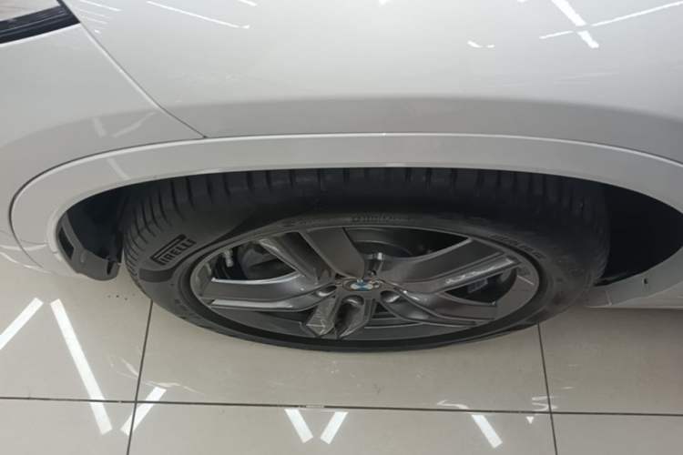 Used BMW X2 2023 sDrive25i M Sport Night Edition Left Front Wheel Hub