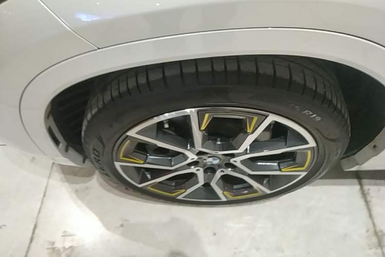 Used BMW X2 2023 sDrive 25i Shining Edition Left Front Wheel Hub