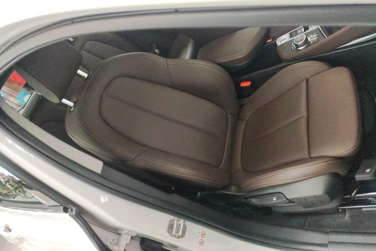 Used BMW X2 2023 sDrive25i M Sport Night Edition Right Front Seat