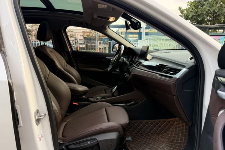 Used BMW X2 2023 sDrive25i M Sport Night Edition Right Front Seat