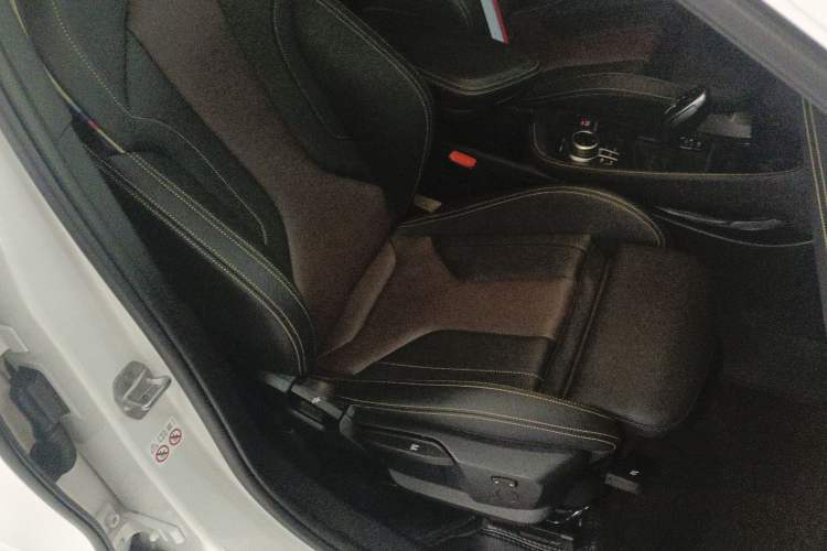 Used BMW X2 2023 sDrive 25i Shining Edition Right Front Seat