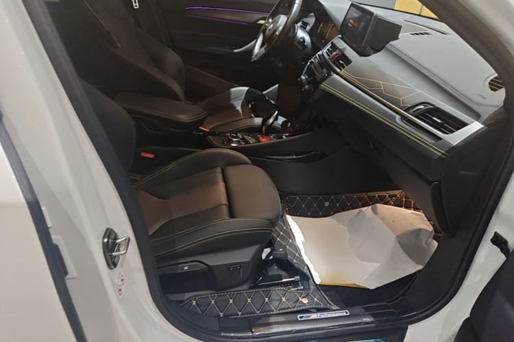 Used BMW X2 2023 xDrive 25i Shining Edition Right Front Seat