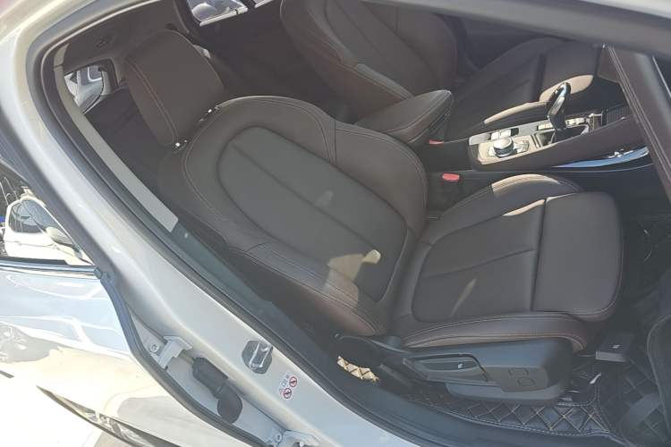 Used BMW X2 2023 sDrive25i M Sport Night Edition Right Front Seat
