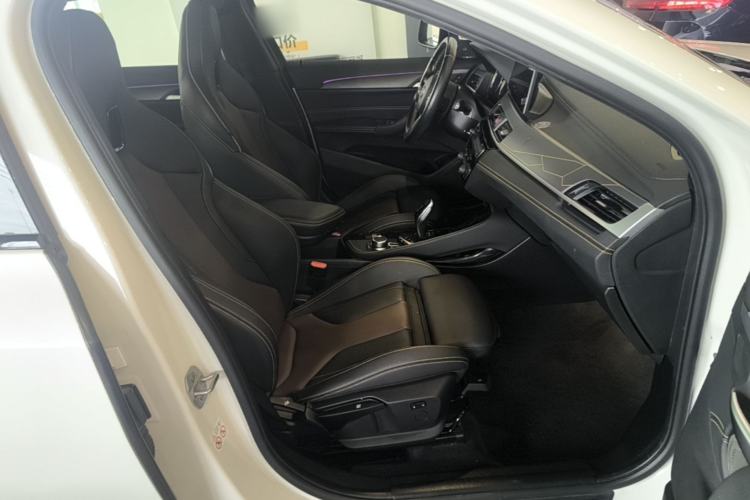 Used BMW X2 2023 sDrive 25i Shining Edition Right Front Seat