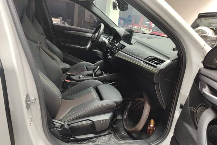 Used BMW X2 2023 sDrive 25i Shining Edition Right Front Seat