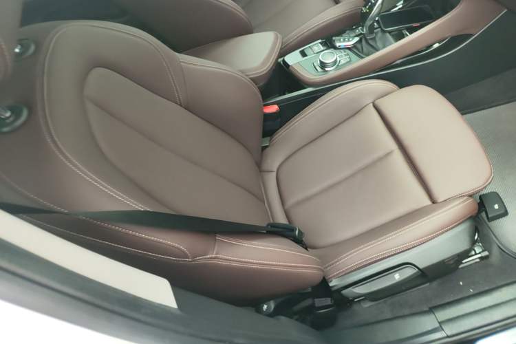 Used BMW X2 2023 sDrive25i M Sport Night Edition Right Front Seat